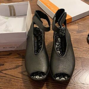 BM Bernie may have pewter wedges